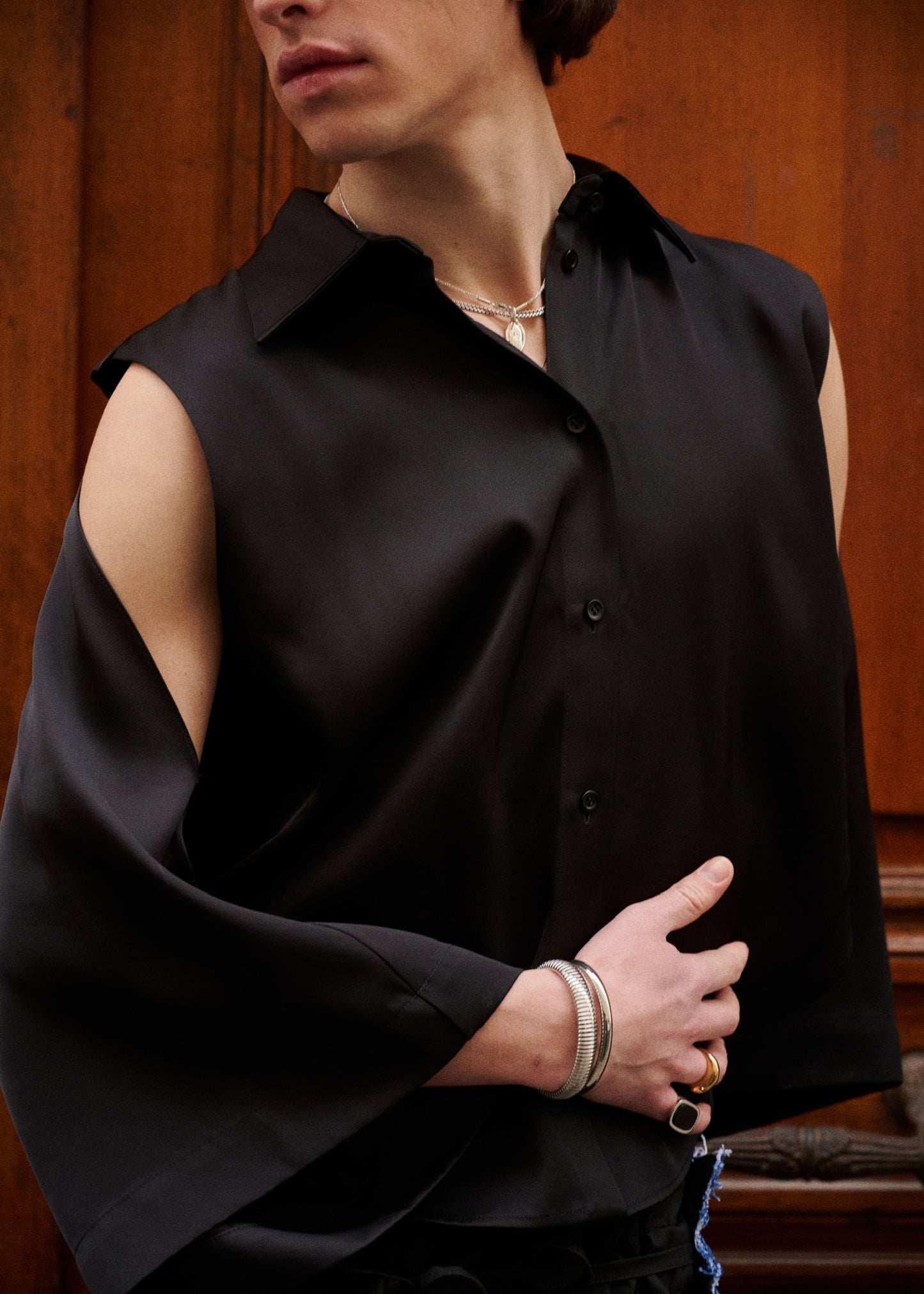 FITTED BLOUSE WITH TWISTABLE SLEEVE