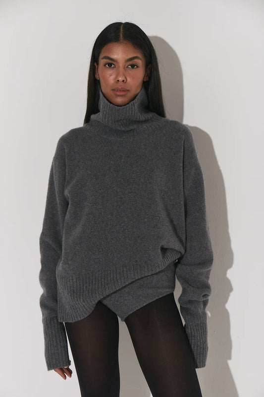 KNITTED OVERSIZED SWEATER IN GREY